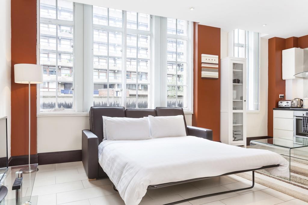 Club Living - Barbican Apartments Лондон Экстерьер фото