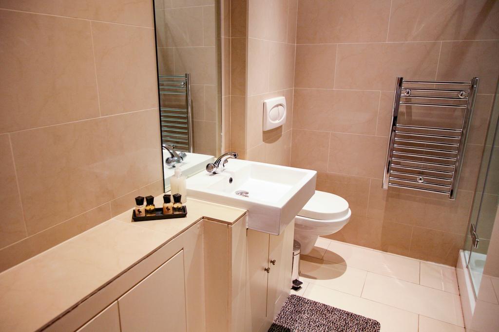 Club Living - Barbican Apartments Лондон Номер фото