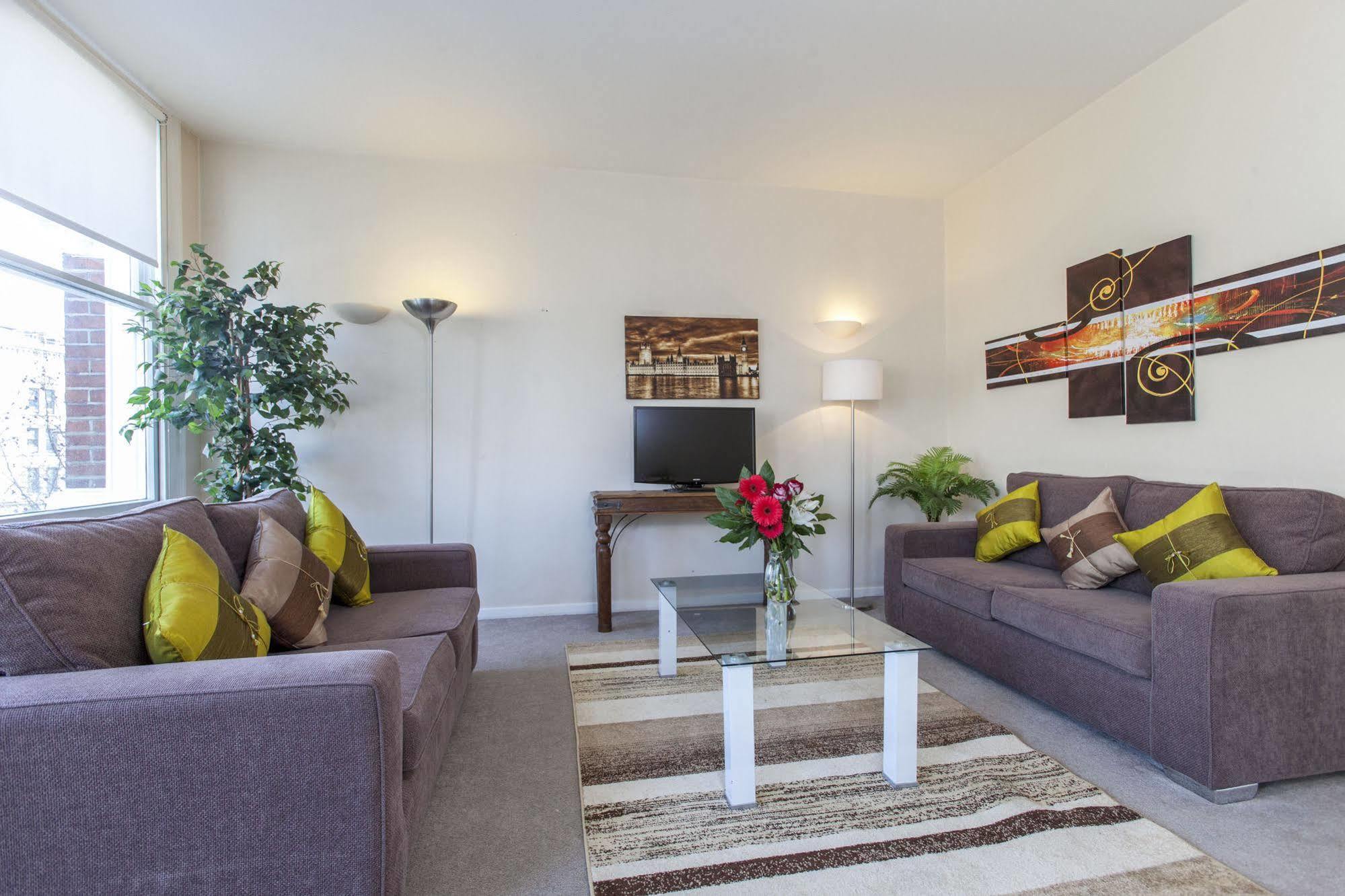 Club Living - Barbican Apartments Лондон Экстерьер фото