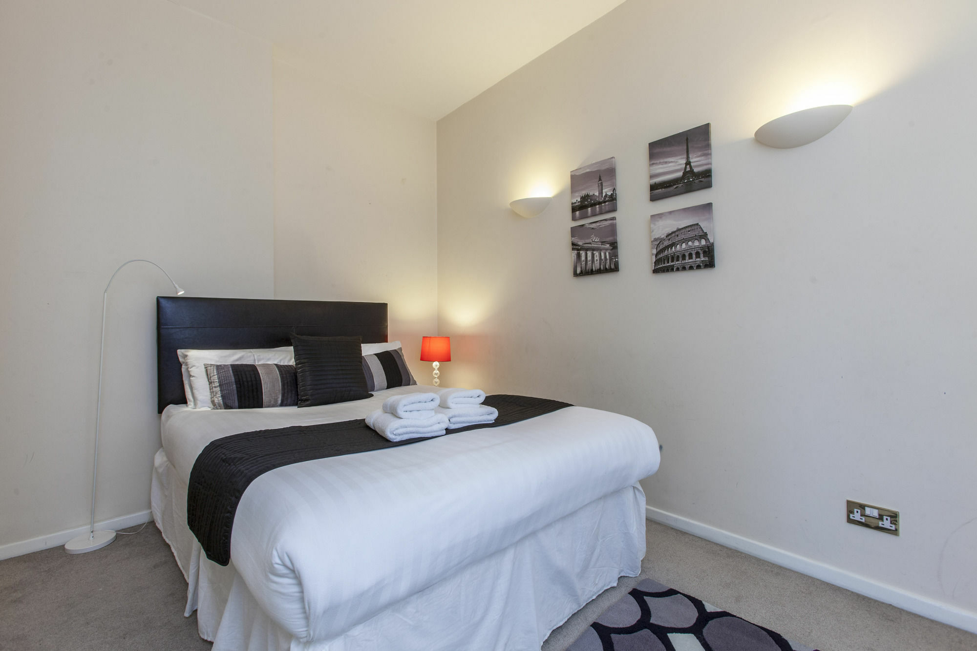 Club Living - Barbican Apartments Лондон Экстерьер фото